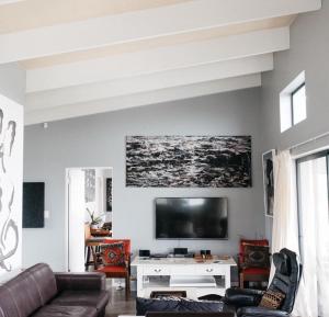 Μια τηλεόραση ή/και κέντρο ψυχαγωγίας στο 3 Indigo with Solar