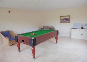 a room with a pool table in a room at Wigmore Lakes Lodges in Cardeston