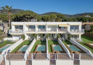 an aerial view of a house with a swimming pool at Belle Vue H&ocirc;tel in Cavalaire-sur-Mer