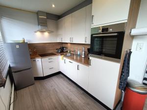 Kuchyň nebo kuchyňský kout v ubytování Large family home/base in Southern-Limburg