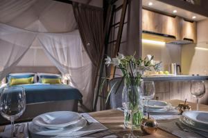 Restoranas ar kita vieta pavalgyti apgyvendinimo įstaigoje Banki Green Istrian Village - Holiday Homes & Glamping Tents