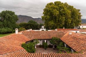 Patios De Cafayate في كفايات: صورة منزل بسقف احمر
