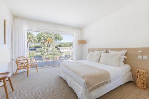 Belle Vue Hôtel客房内的一张或多张床位