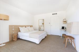 Belle Vue Hôtel客房内的一张或多张床位