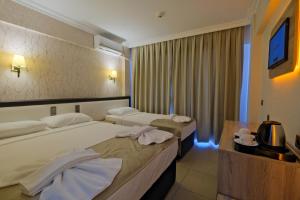 Postel nebo postele na pokoji v ubytování Moni Hotel