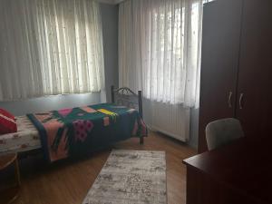 Postel nebo postele na pokoji v ubytování Aydın apart