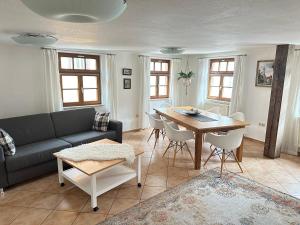 a living room with a couch and a table at Ferienwohnung Rottweil Zentrum in Rottweil