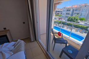 Bazén v ubytování Moni Hotel nebo v jeho okolí