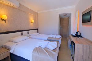 Postel nebo postele na pokoji v ubytování Moni Hotel
