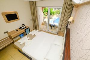Postel nebo postele na pokoji v ubytování Moni Hotel
