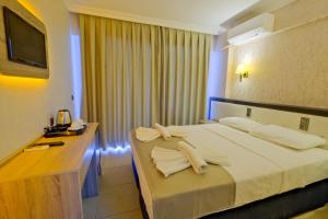 Postel nebo postele na pokoji v ubytování Moni Hotel