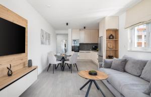 Nhà bếp/bếp nhỏ tại EA Luxury Apartment with sea view