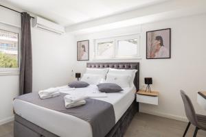 Giường trong phòng chung tại EA Luxury Apartment with sea view