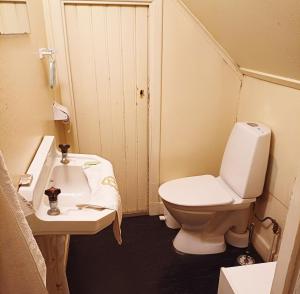Ένα μπάνιο στο Large and spacious house in Norje, Blekinge