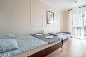 Ένα ή περισσότερα κρεβάτια σε δωμάτιο στο 71m2 Apartament Superior na Letniej z Tarasem, Ogródkiem i Widokiem na Góry - Kłodzko - Przyjaciół Ziemi Kłodzkiej