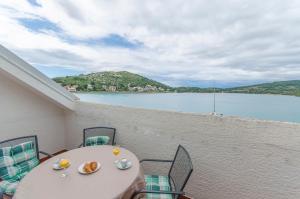 Φωτογραφία από το άλμπουμ του House HOTEL PLAVA LAGUNA σε Tisno
