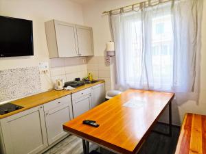 Η κουζίνα ή μικρή κουζίνα στο Croparadise Hostel
