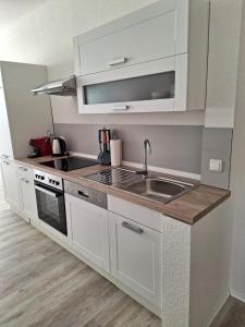 Η κουζίνα ή μικρή κουζίνα στο Ferienwohnung Weser