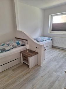 Ένα ή περισσότερα κρεβάτια σε δωμάτιο στο Ferienwohnung Weser