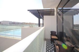 a balcony with a view of a swimming pool at Modern 1b Perfect For Summer Stay in Dubai