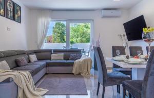 a living room with a couch and a table at 4 Bedroom Lovely Home In Liznjan in Ližnjan
