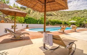 Piscina en o cerca de 4 Bedroom Cozy Home In Iznajar