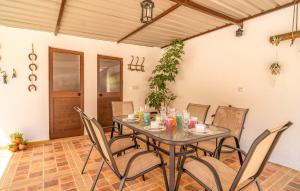 Fotografie z fotogalerie ubytování 4 Bedroom Cozy Home In Iznajar v destinaci Iznájar