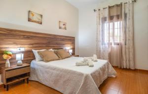Cama o camas de una habitación en 4 Bedroom Cozy Home In Iznajar
