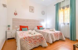 Cama o camas de una habitación en 4 Bedroom Cozy Home In Iznajar