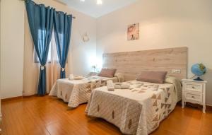 Cama o camas de una habitación en 4 Bedroom Cozy Home In Iznajar