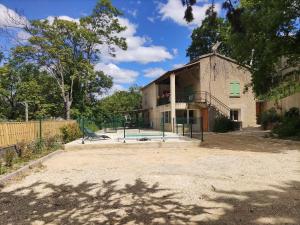 Budova, kde se prázdninový dům nachází