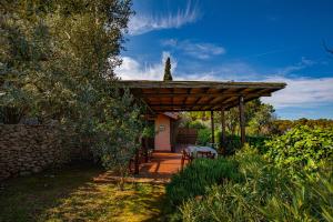 Vonkajšia záhrada v ubytovaní Il Cottage di Villa Sveva, splendida vista mare