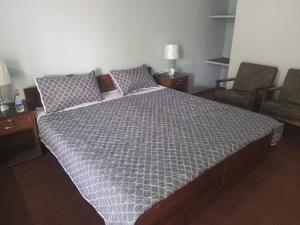 En eller flere senge i et værelse på Palms View