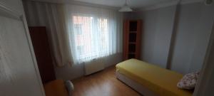 Postel nebo postele na pokoji v ubytování Aydın apart