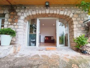 Tampak depan atau pintu masuk Gite lumineux avec jardin, terrasse et vue