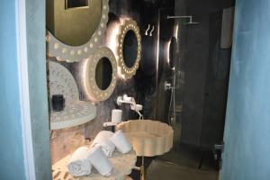 Phòng tắm tại Bianco Mare Delfino Apartment