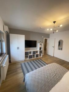 Μια τηλεόραση ή/και κέντρο ψυχαγωγίας στο Rooms