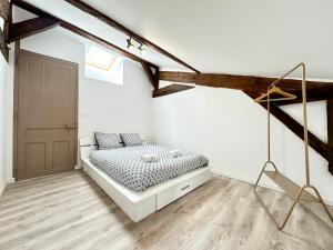 Postel nebo postele na pokoji v ubytování Les Remparts de Pitrac - Au Cœur de l'Hyper Centre