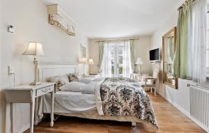 5 Bedroom Cozy Home In Faaborg客房内的一张或多张床位