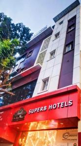 ein Hotelgebäude mit einem roten Schild darauf in der Unterkunft THE SUPERB HOTEL PVT LTD in Hyderabad