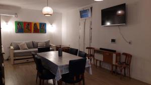 Μια τηλεόραση ή/και κέντρο ψυχαγωγίας στο Casa vacacional en los caminos del vino