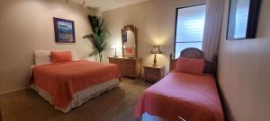 En eller flere senge i et værelse på Outstanding ocean Views 2Bd! sk373 - Sullivan + 79 billeder