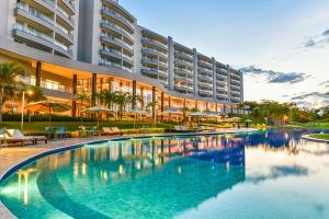 a large swimming pool in front of a large building at Tayayá Aqua Resort in Ribeirão Claro