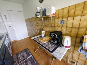 Kuchyňa alebo kuchynka v ubytovaní 2 bedroom flat with terrasse & car-park Nice Ouest