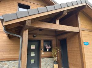 Billede fra billedgalleriet på Chalet cosy 4 étoiles le Domaine Des Mésanges i Plainfaing