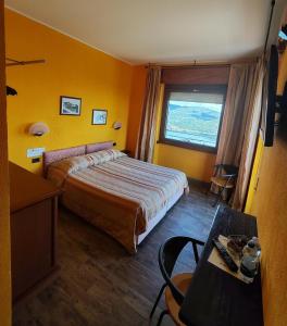 Postel nebo postele na pokoji v ubytování Hotel Panoramico SPA lago d'Orta Only Adults