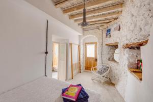 Postel nebo postele na pokoji v ubytování Syros Art House