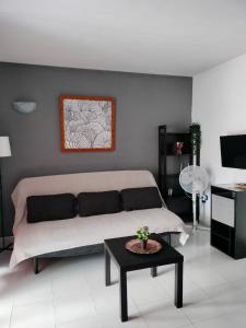 A television and/or entertainment centre at Aguazul 120 Még 8 kép