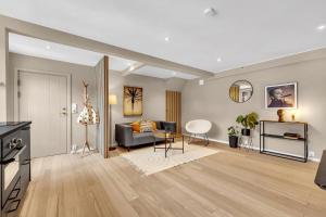 Et tv og/eller underholdning på Modern apartment - charming location - Old Town