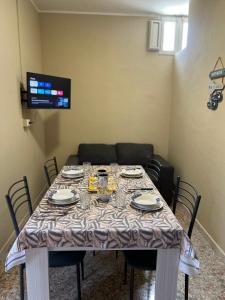 TV a/nebo společenská místnost v ubytování Appartamenti Minturnae Relais